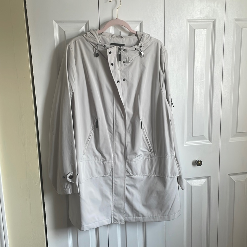 Ellen Tracy rain coat/trench